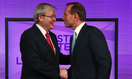 资料图：澳大利亚总理、工党领袖陆克文（左）与反对党领袖阿博特。