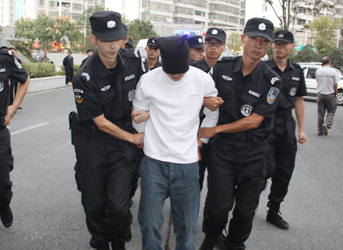 九江男子杀死情人及其相好 逃亡十年逆袭成小老板_江西频道_凤凰网