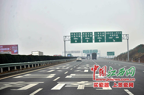 江西首条八车道高速部分通车 昌樟高速日车流量最高可达近9万辆