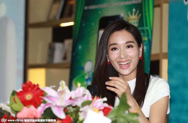 41岁杨恭如办签售情绪失控满脸泪痕 否认代笔写书