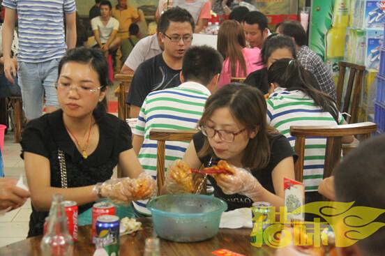 小龙虾连锁加盟排行榜_麻辣小龙虾加盟店品牌列举二——“别人家”的小龙虾(2)