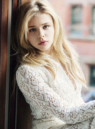 小贝大儿子女友写真 甜美动人