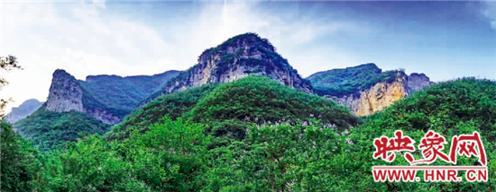 从西游记到青龙山又一个神话诞生 俯瞰中原大地,黄河、洛河于巩义交汇,古称洛汭。居住于这块土地上的先民们,以其天赋智慧,并经过千万年的实践,创造了光辉灿烂的物质文明与精神文明,使这里成为最早诞生文明的地方。如今,得益于共生集团的慧眼,这片等待千年的土地终于再次出现在世人眼前。 青龙山,一个传奇诞生的地方 南依嵩山,北临河洛,河南省巩义市内,一个磅礴绵延56平方公里,有五十三峰奇异景观的青龙山已静静等待了千年。千百年来,地壳运动造就了青龙山错落有致的景观。一条条状若青龙的奇山峻岭,或孤峰突起,或深谷跌宕展现