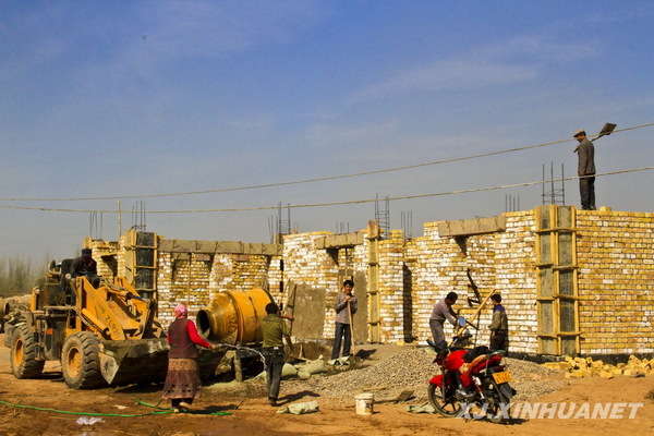 山东援建的疏勒县富民安居工程建设现场。（完）