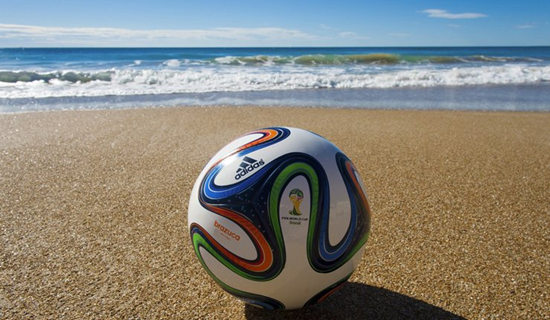 巴西世界杯专用球经住考验抵抗低温强风无压力