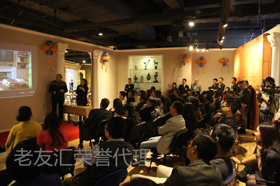 Larry.Laslo现场分享 本次的交流酒会邀请到了品牌的CEO Gorden先生、首席设计师Larry.Laslo先生到场演讲交流。3个多小时的活动,应邀的设计师精英勇跃互动,虽然短暂但令在座的各位设计师们却获益良多,不但更进一步了解了CHADDOCK这个美式家具品牌,中美文化之间的碰撞也激发了到场设计师们的创作灵感,气氛热烈。