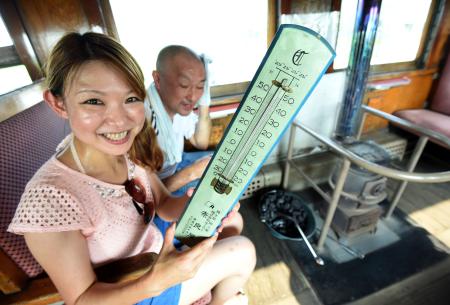 日本运行“盛夏暖炉列车”酷暑中享受流汗（图）
