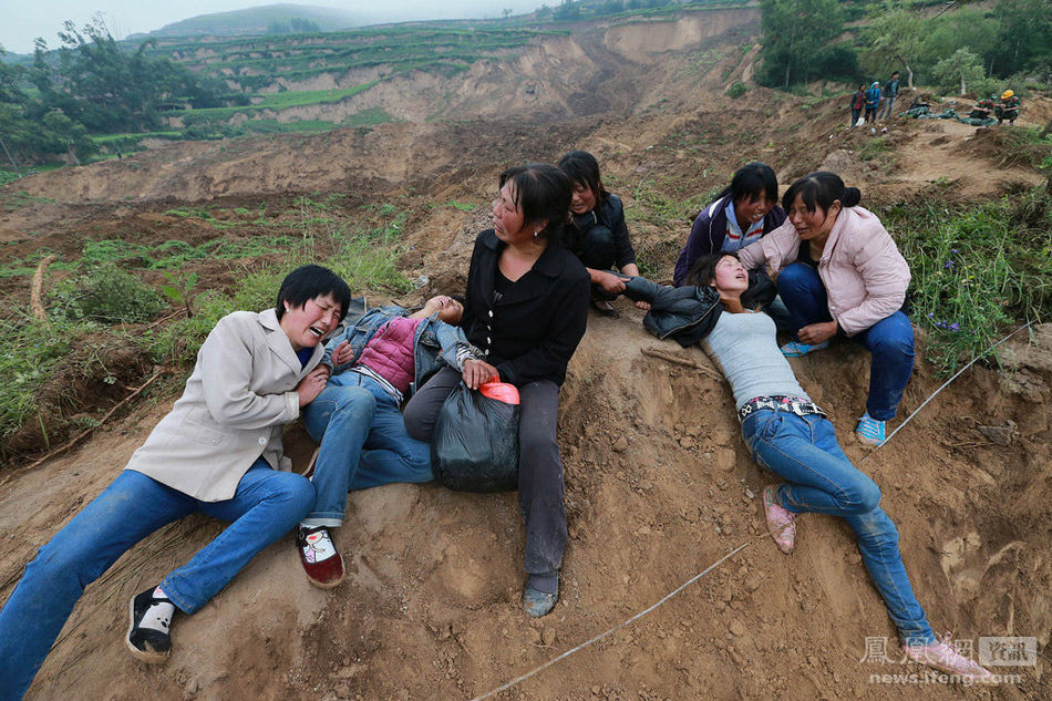 甘肃地震:葬亲人