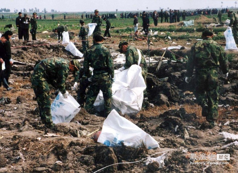 1999年温州空难:现场找不到一具完整尸体