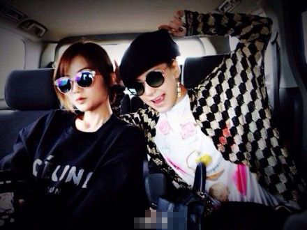 阿娇阿Sa晒车内淘气合照 <em>Twins姐妹</em>大秀恩爱(