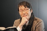日本设计师 nendo 为德国百年的卫浴品牌hansgrohe 设计的最新axor waterdream系列卫浴产品。坐在长椅上，在路灯下一边淋着“雨”一边阅读着书籍，这会是怎样一种感觉呢？
（实习编辑：容少晖）