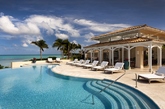 Jumby Bay度假村，毗邻加勒比海，拥有面积达1.8万平方英尺的海滨沙滩，是全球第三大奢华酒店。（实习编辑：刘嘉炜）