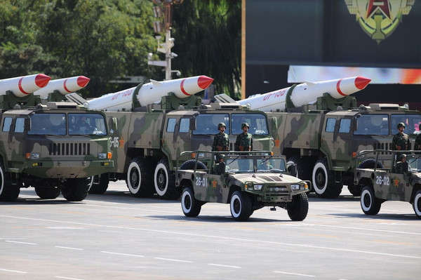 国庆阅兵式上的东风15b战术导弹