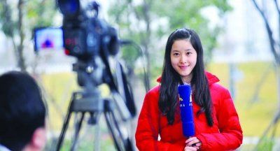 “奶茶妹妹”实习引围观网友:求偶遇求采访
