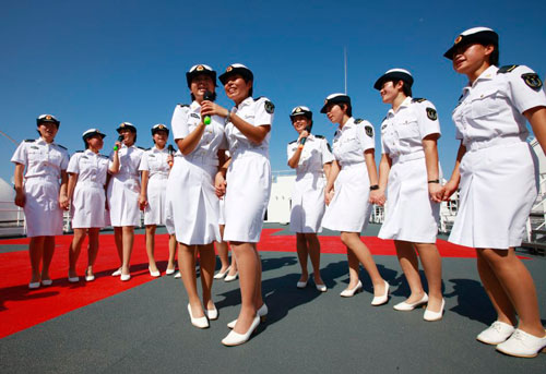 中国首批走上舰艇的<em>维吾尔族女</em>水兵将历练大洋
