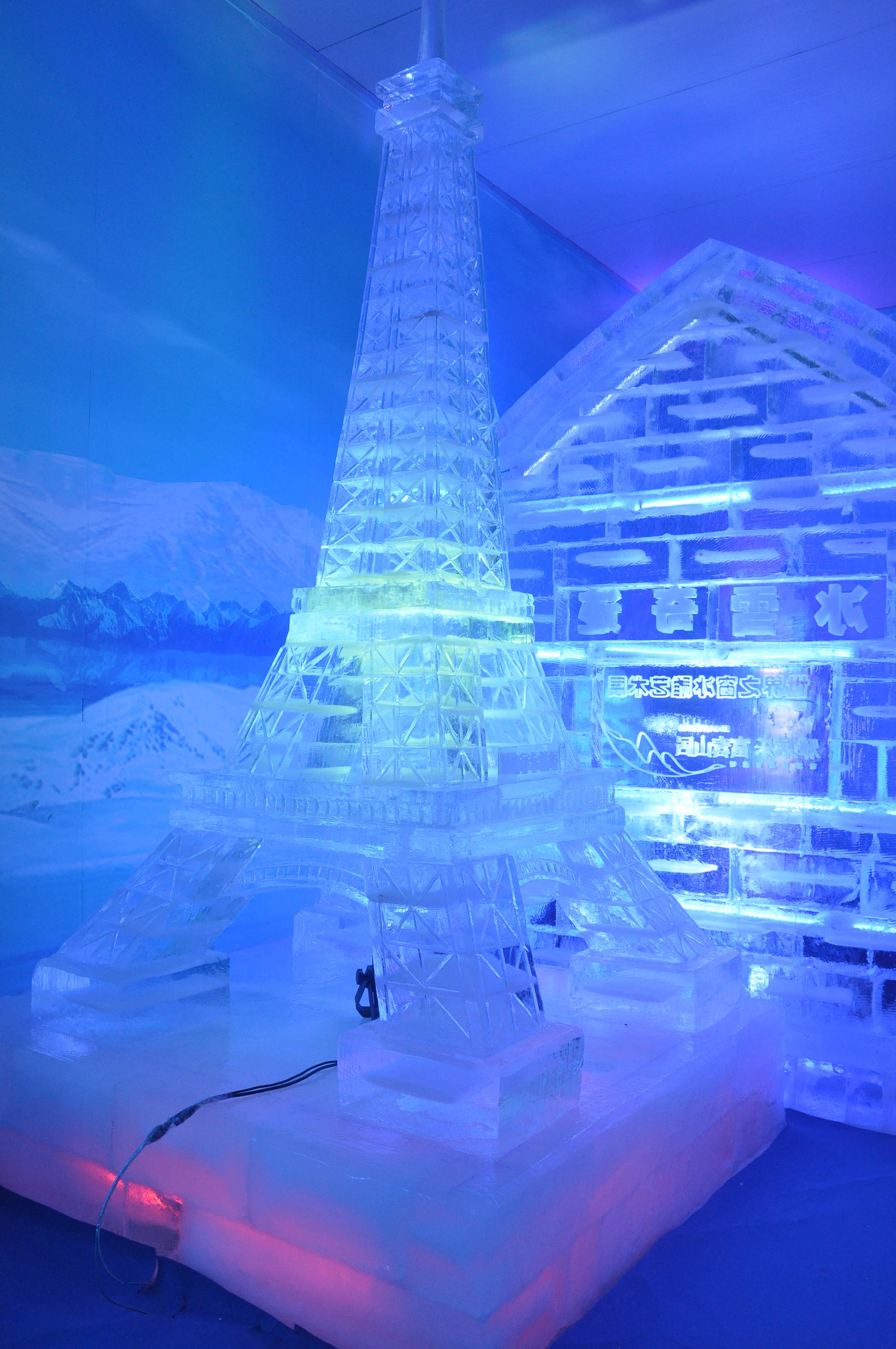 广州惊现零下18度 世界之窗冰雕艺术展雅居乐