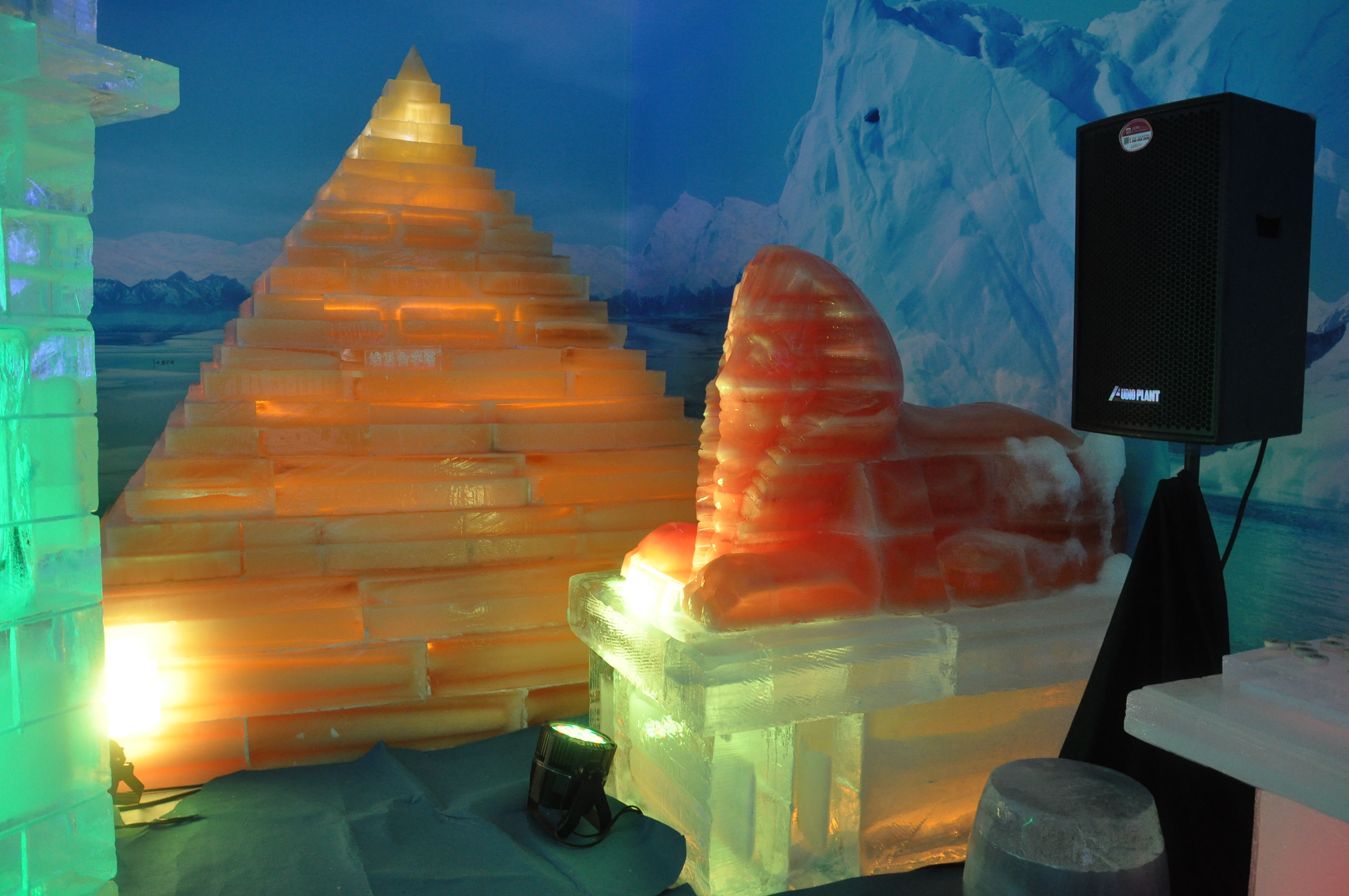 广州惊现零下18度 世界之窗冰雕艺术展雅居乐