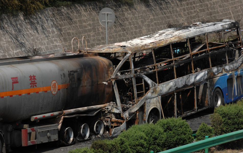 直击延安特大交通事故现场(组图)