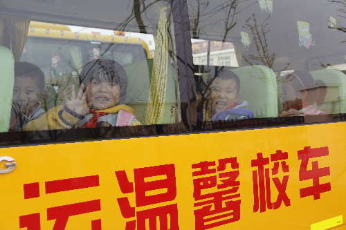 青岛：校车装上车载锅炉系统 车内温度可达18度