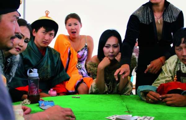 华西村人均收入_鄂尔多斯人均财富(3)