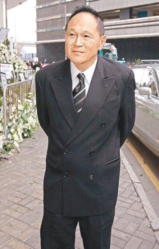 而与他恋爱过的女星和美后包括盈盈(蔡珍妮),姚炜,方怡珍,陈凤芝和乐