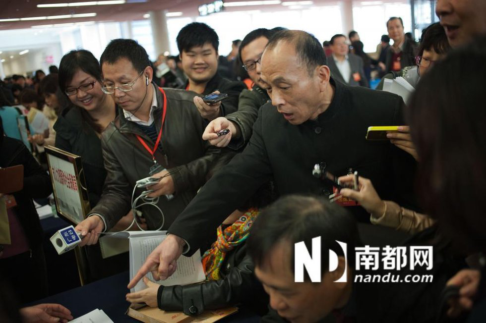 广州两会亮点:明星委员PK媒体大军