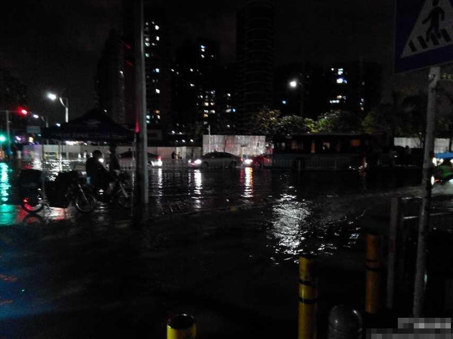 深圳发布暴雨红色预警 深圳机场被水浸