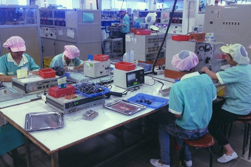东莞一电子厂涉用童工被查 学生工资被克扣