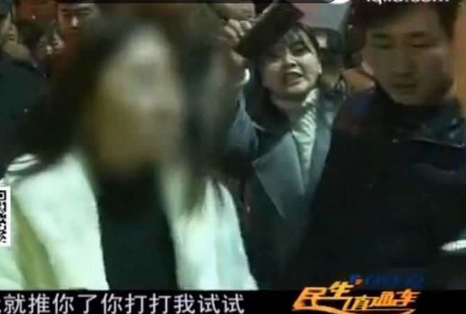  酒驾被查 全家耍酒疯 女子向 交警表白 :就喜欢你