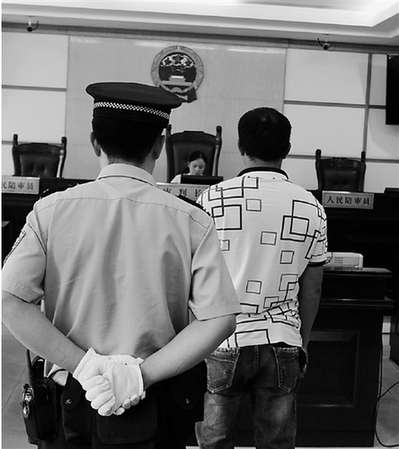 墩蒔家園&ldquo;小區服務隊&rdquo;太霸道 業主自己找的裝修工送貨竟被打斷鼻梁