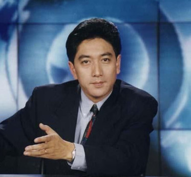 水均益携《前沿故事》签售前言后记书店_安徽频道_凤凰网