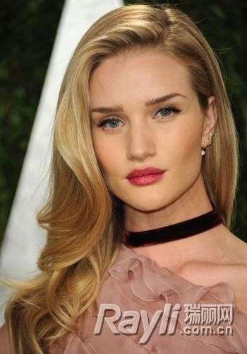 Rosie Huntington Whiteley 过度的唇妆