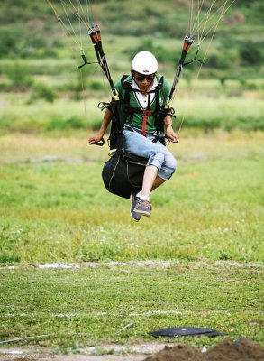 杨小强意外坠亡事件与真正的滑翔伞精神