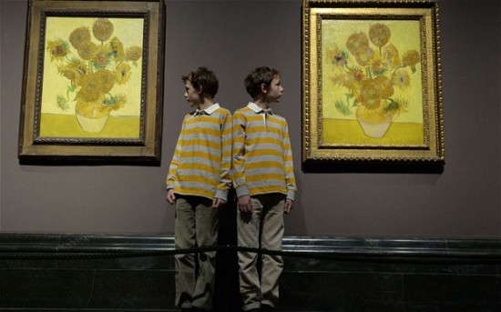 梵高的两幅《向日葵》画作65年来首次“重逢”，将同时展出。