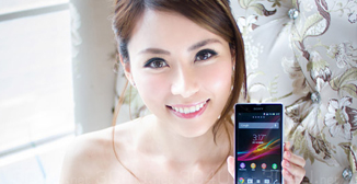 性感MM展示索尼新品Xperia Z