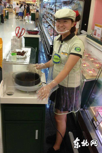 端过菜卖过肉 韩国留学生在哈尔滨打工赚学费