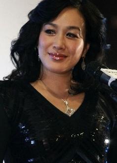 andy一掷数十万包让钟丽缇和女儿们坐