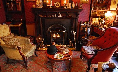 国福尔摩斯博物馆摆设按照小说情节:小提琴烟