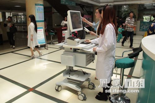 淄博中心医院推出移动挂号车服务