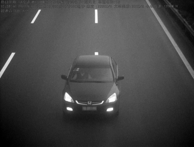 河南高速交警曝光超速车辆 被记12分吊销驾驶证