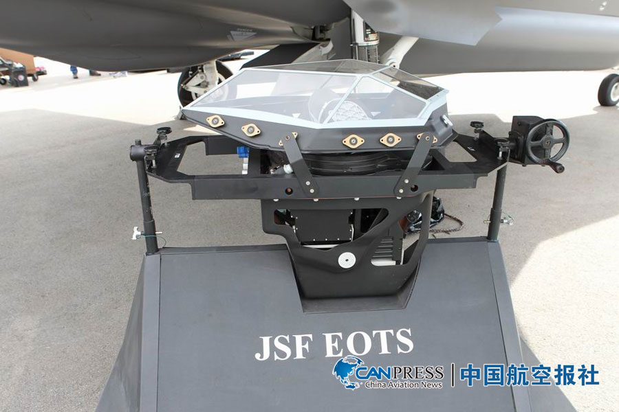 中国记者在新加坡航展上近距离细品F-35战斗