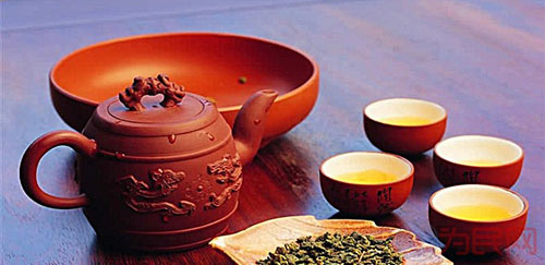 著名诗人白居易在长诗《琵琶