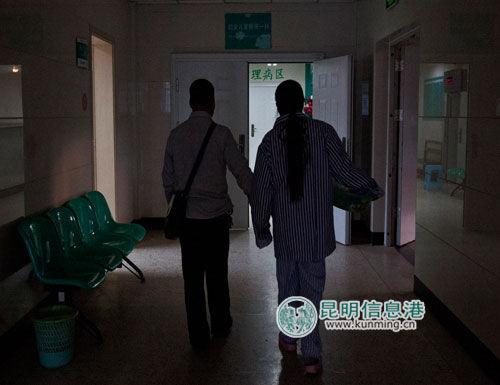中专女生疑遭8名女同学施虐 精神失常5年(图)