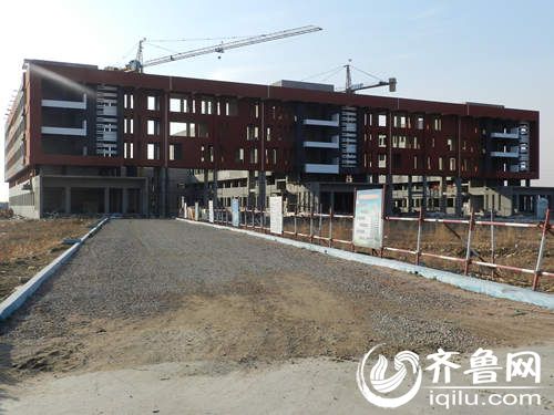 图五：正在建设的教学楼。