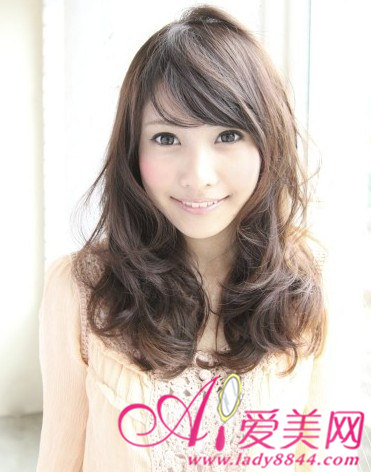 <em>头发</em>少也能<em>蓬起来</em> 丰盈质感长卷发_时尚频道_