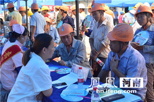 中建三局永和·龙子湖中央广场项目举办工地义
