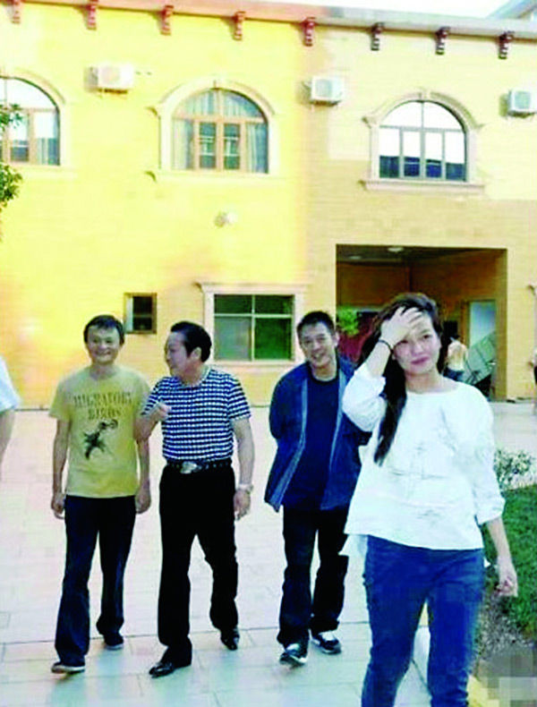 大师合影经济:王林低调