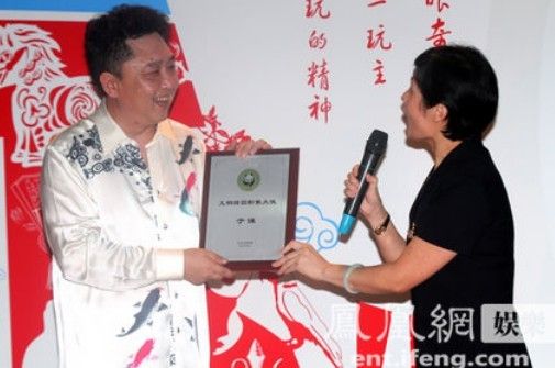 专访于谦:出新书就是为了讲玩儿 用手机敲了1