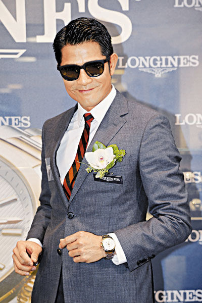 郭富城现身被外国男士求婚 拒回应绯闻不急找女友