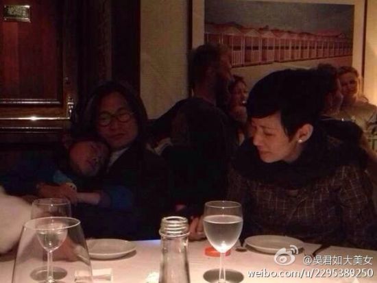 陈可辛抱女儿吴君如吃醋：三个人关系太挤(图)